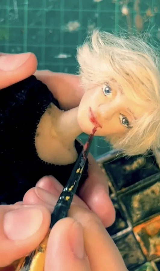 Painting a puppet’s face